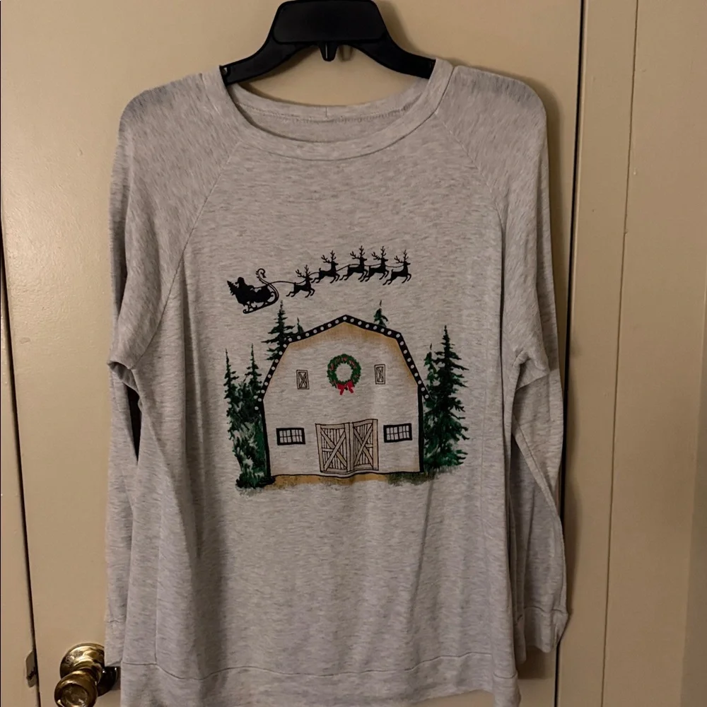 Source Unknown Light Gray Holiday Barn Graphic Long Sleeve Top